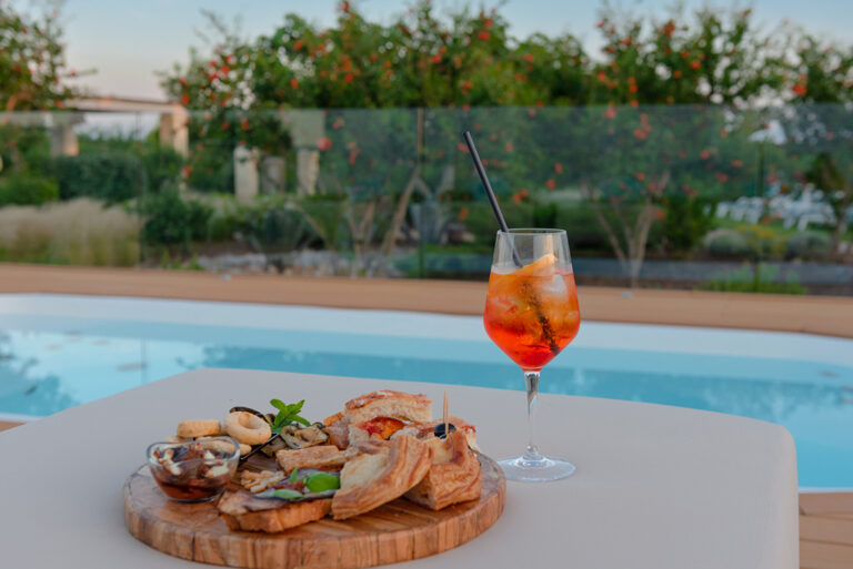 Aperitivo in piscina al tramonto - Le Grancìe - Porto Cesareo