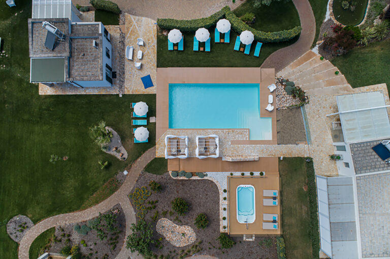 veduta dall'alto delle piscine - Agriturismo Le Grancìe